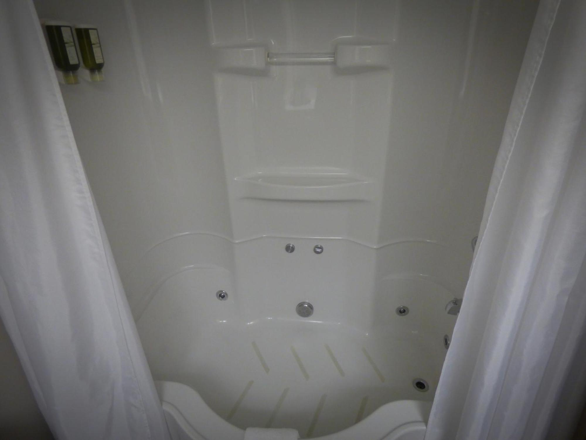 Chateau Logue Hotel Maniwaki Dış mekan fotoğraf