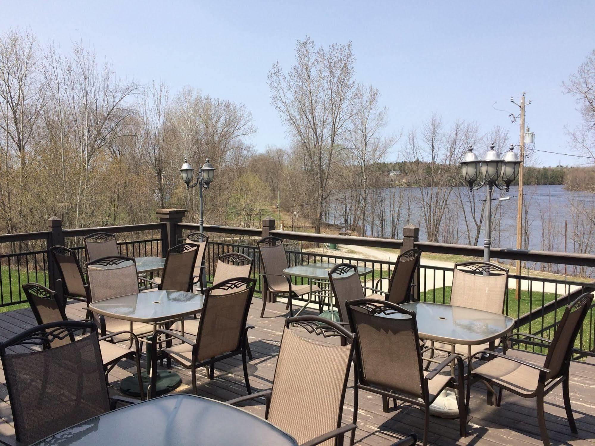Chateau Logue Hotel Maniwaki Dış mekan fotoğraf